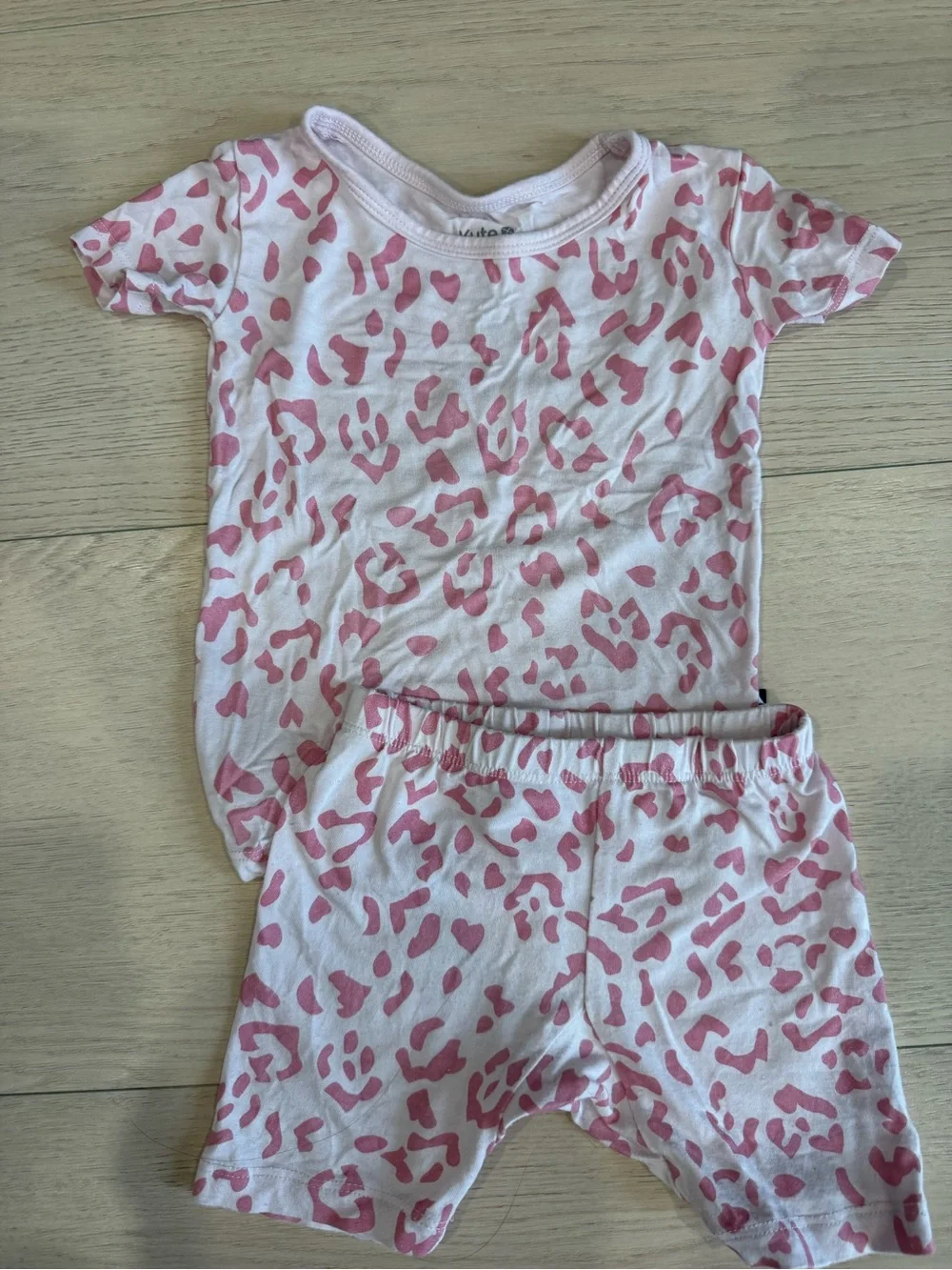 Kyte BABY White and Pink Leopard-Print Pajama Set | 2T